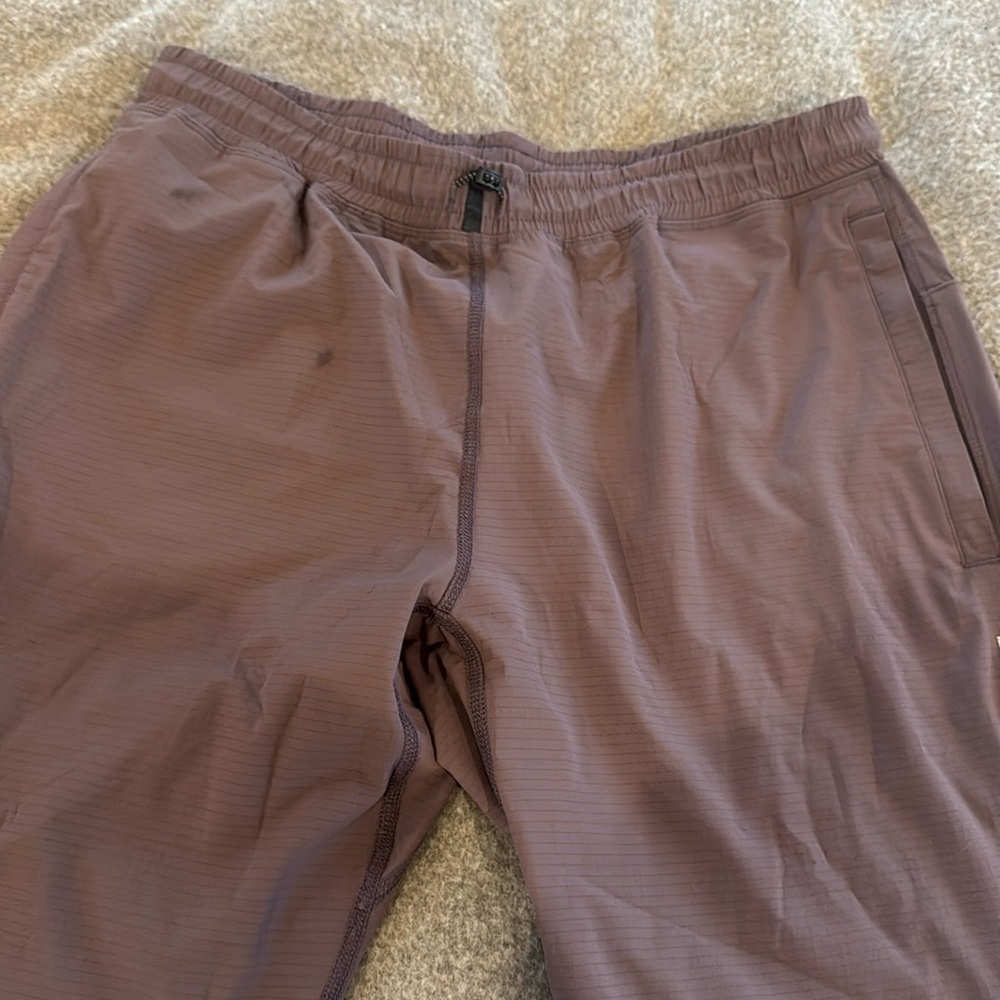 Reigning champ track pants never worn ( Men’s)